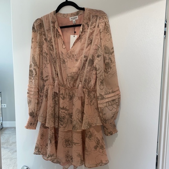 ALLISON NEW YORK FLORAL TIERED DRESS NWT - SIZE S\P - Picture 2 of 4